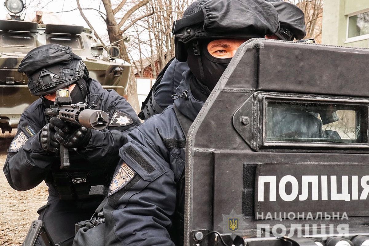 Марш-кидок із 23-кілограмовим навантаженням: як тренується рота поліції особливого призначення