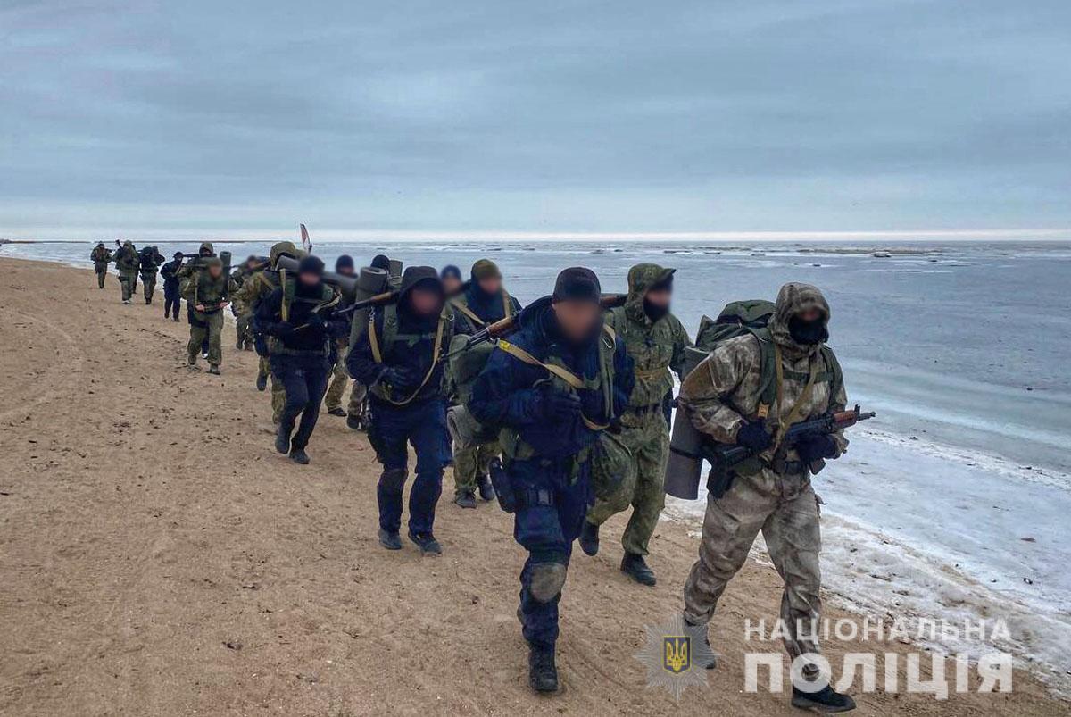 Марш-кидок із 23-кілограмовим навантаженням: як тренується рота поліції особливого призначення