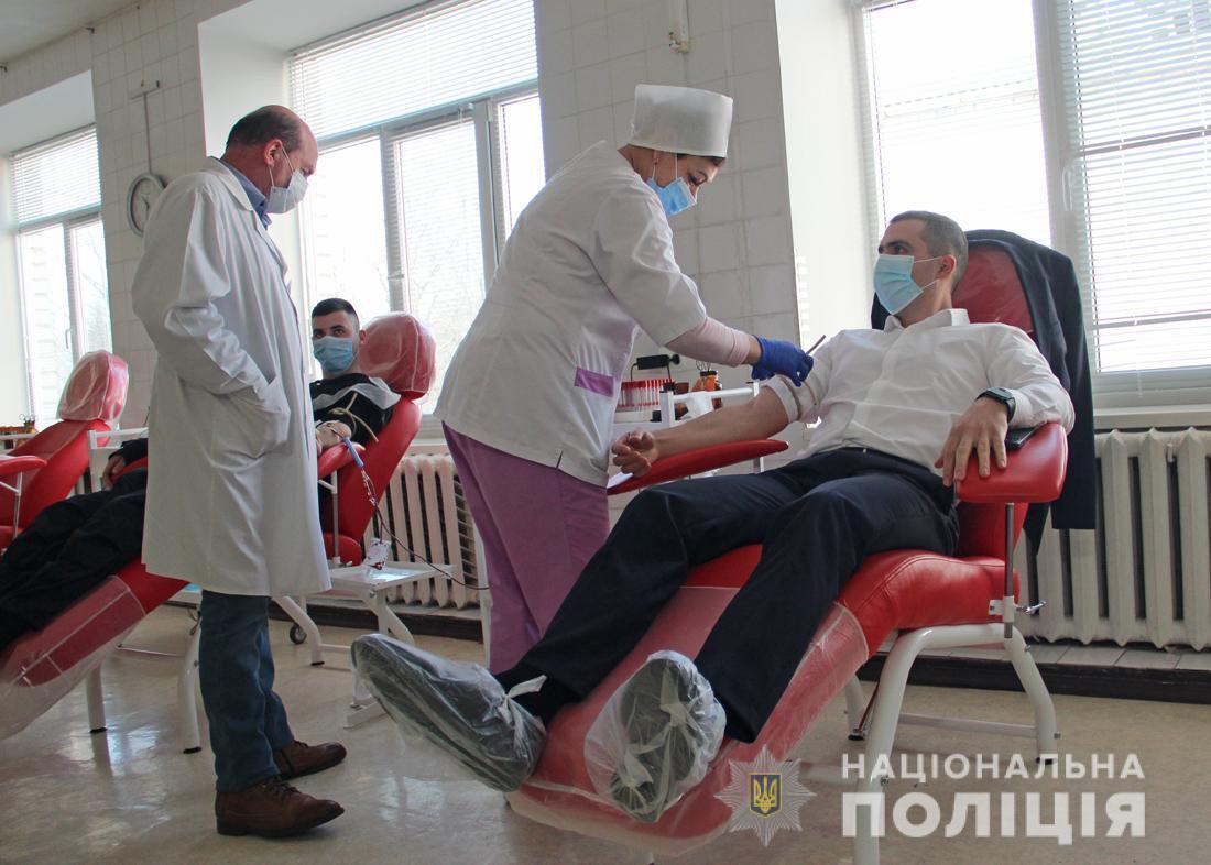 Кілька сотень поліцейських Житомирщини стали донорами крові