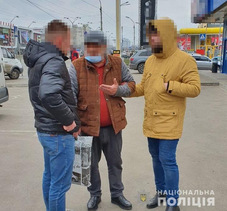 Продаж довідок із потрібним результатом тесту на COVID-19:  у Києві поліцейські викрили працівників приватної лабораторії