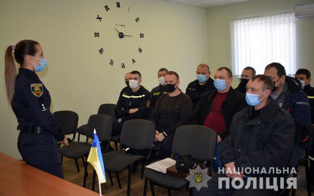 У прифронтовому Новотроїцькому до охорони порядку долучилися учасники громадського формування