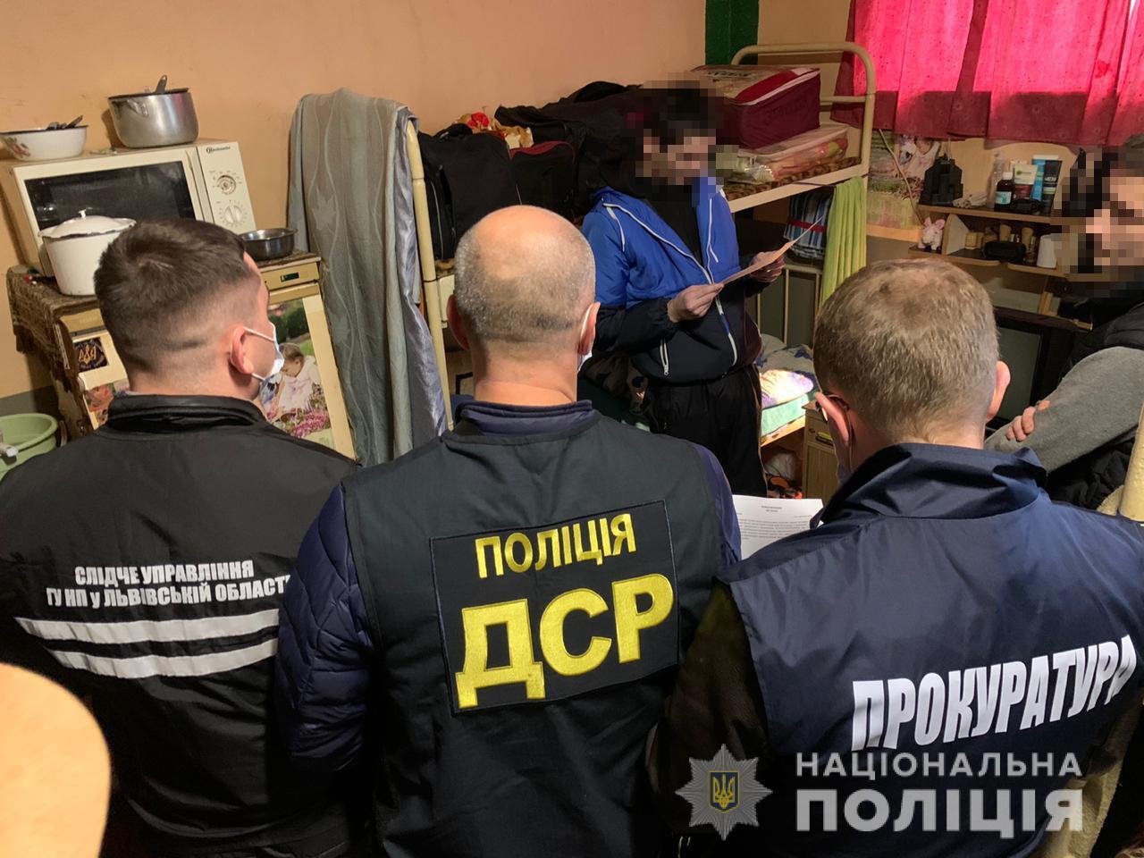 На Львівщині судитимуть вісьмох учасників злочинної організації, які постачали наркотики до Личаківської виправної колонії