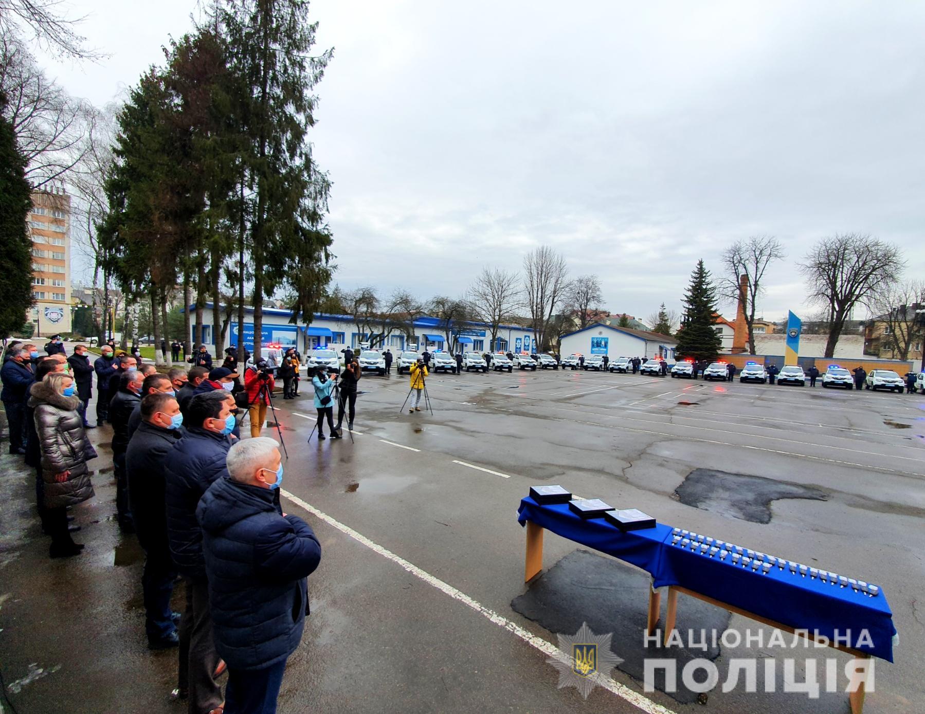 На Прикарпатті заступили на службу поліцейські офіцери громади