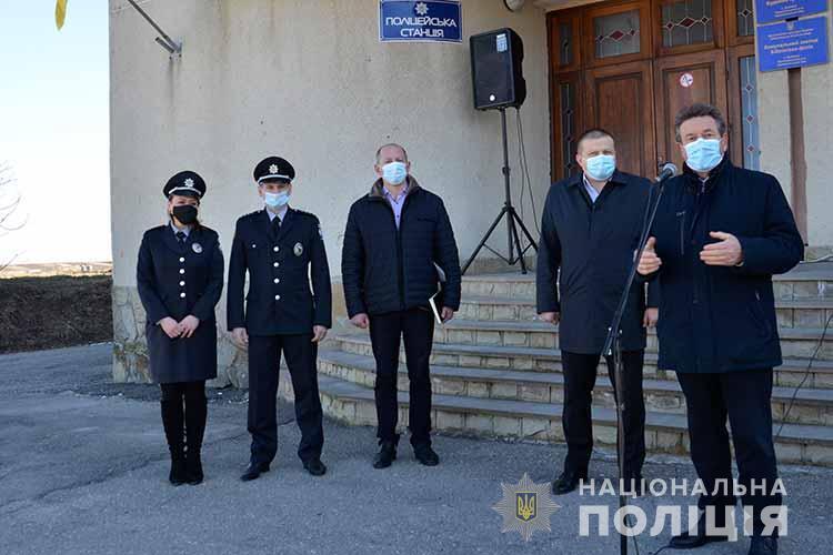 На Тернопільщині офіцери поліцейської станції отримали нове авто