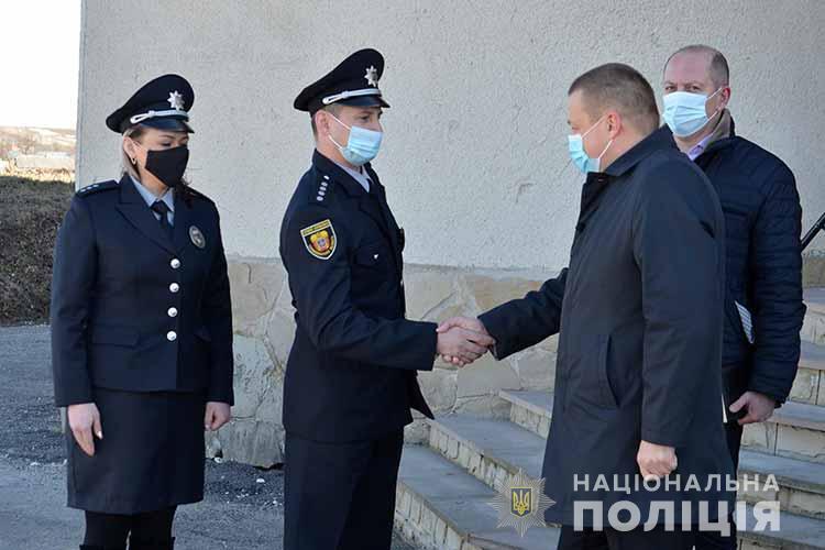 На Тернопільщині офіцери поліцейської станції отримали нове авто