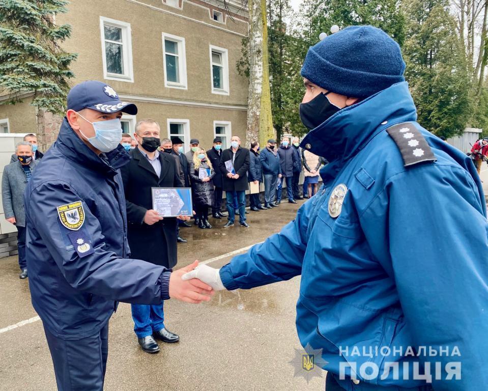 На Прикарпатті заступили на службу поліцейські офіцери громади