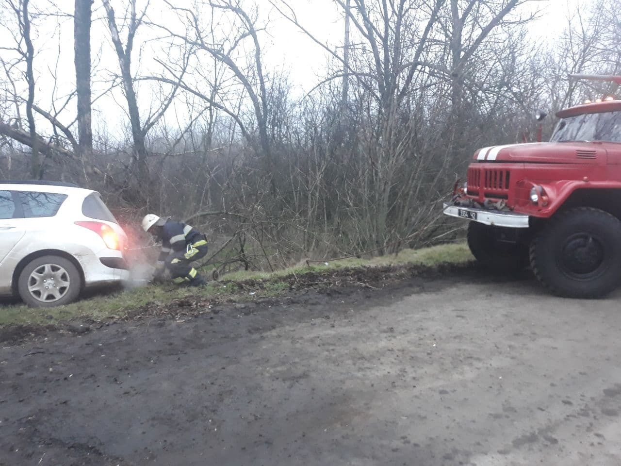 Рятувальники Кіровоградщини 13 разів допомогли подолати складні ситуації на дорогах водіям автомобілів