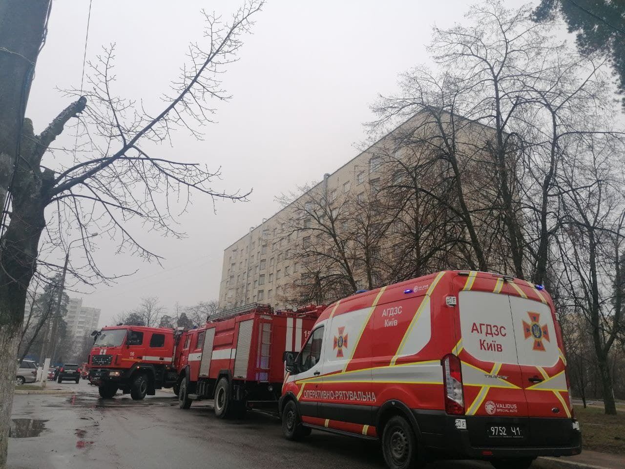 У Києві рятувальники ліквідували займання в будівлі лікарні