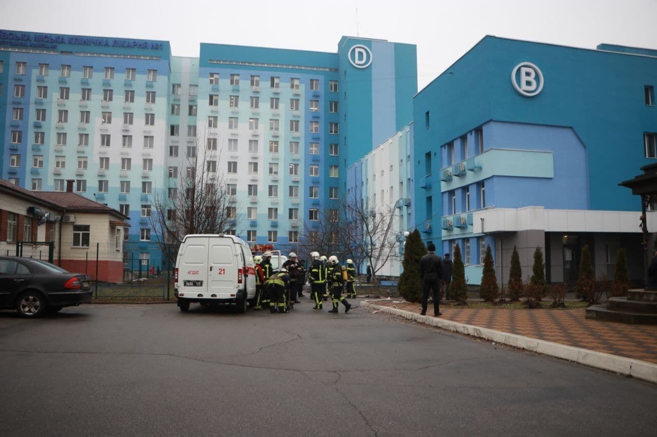 У Києві рятувальники ліквідували займання в будівлі лікарні