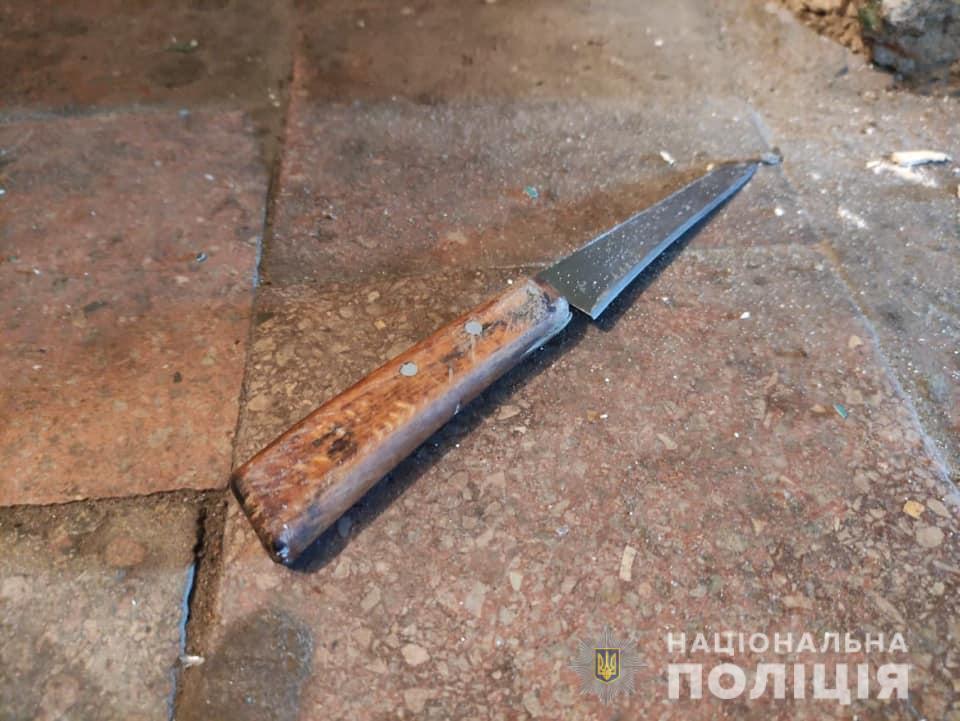 На Луганщині затримано чоловіка, який з ножем напав на поліцейського
