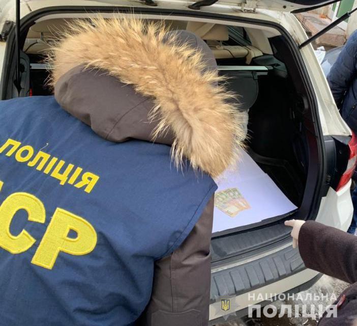 На Рівненщині поліція затримала на хабарі директорку регіонального підрозділу Національної академії аграрних наук