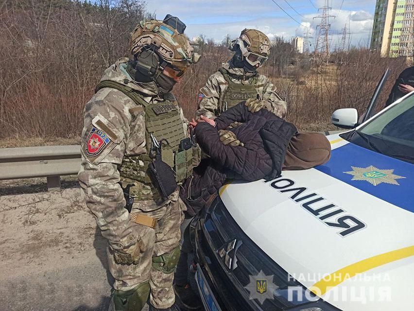 Поліція Чернігівської області затримала учасників злочинної групи за розбійний напад на лісничого