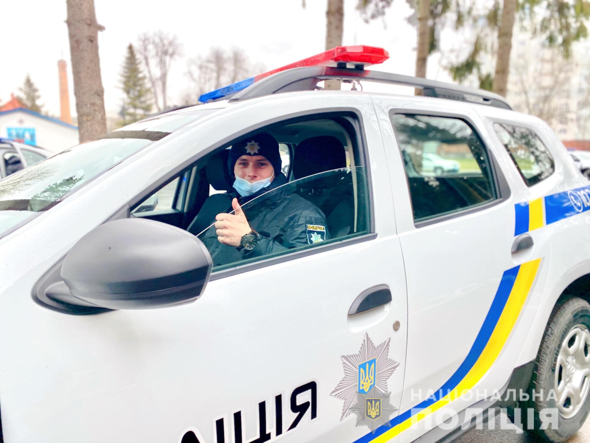 На Прикарпатті заступили на службу поліцейські офіцери громади