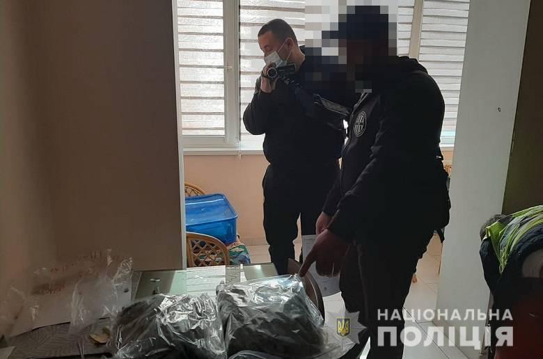 Оперативники поліції Києва провели спецоперацію із затримання групи наркоділків