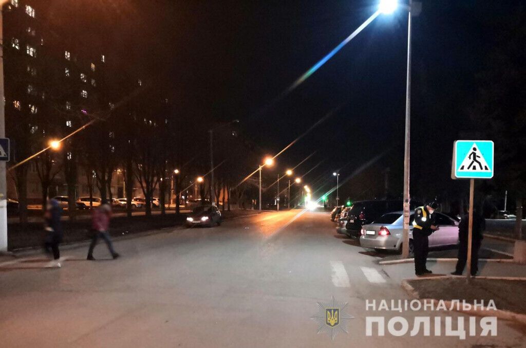 Поліція Краматорська встановлює водія автомобіля, який наїхав на жінку та втік