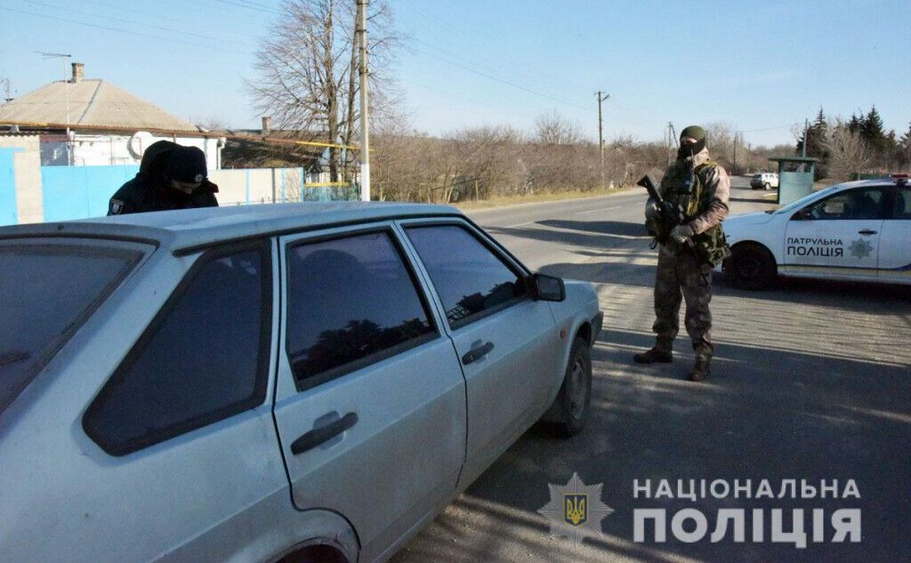 На Донеччині правоохоронці зі складу ООС провели відпрацювання прифронтових населених пунктів