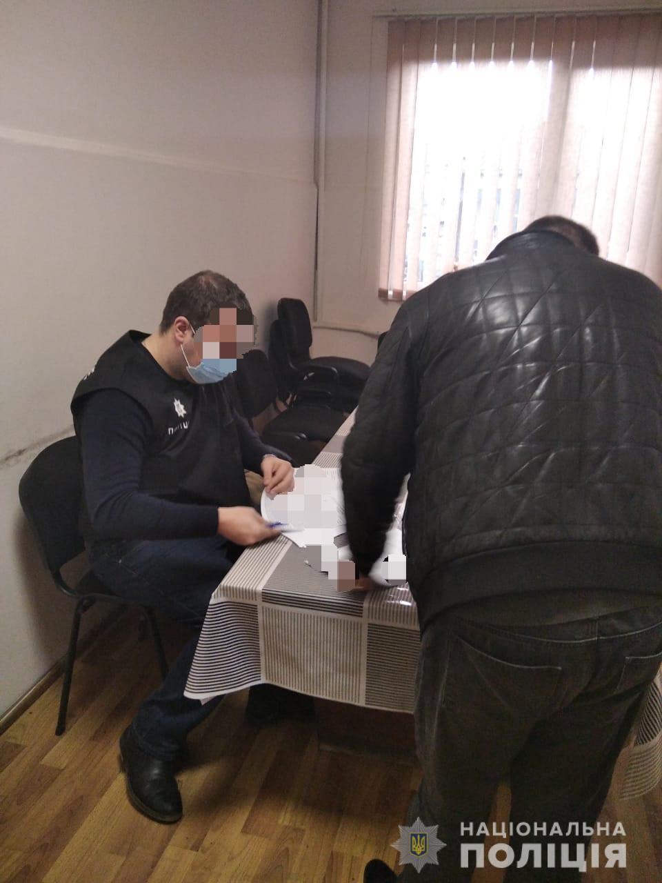 На Закарпатті слідчі поліції повідомили про підозру посадовцям, які завдали шкоди державі на майже мільйон гривень
