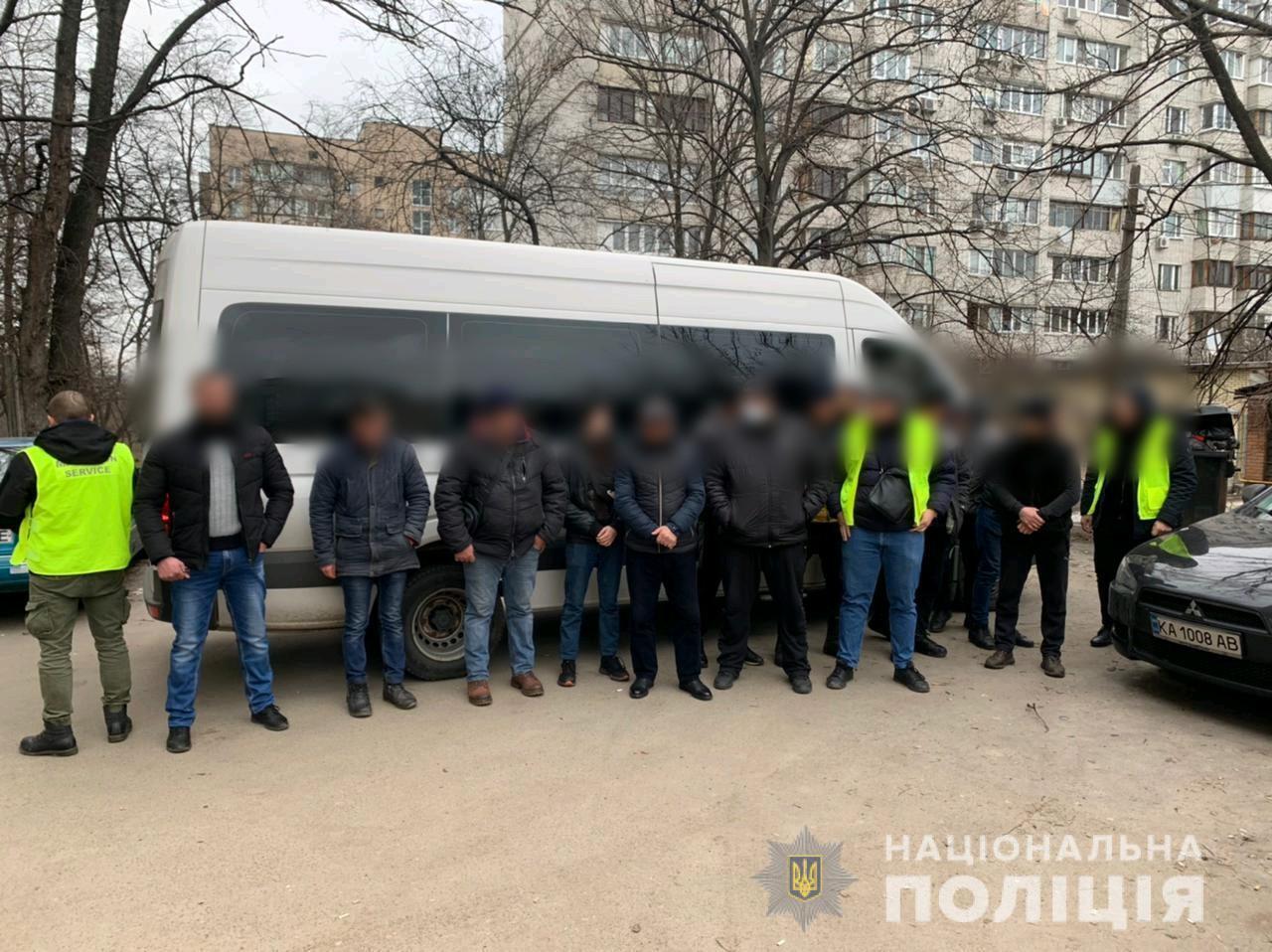 Нацполіція викрила схему незаконної легалізації іноземців на території України