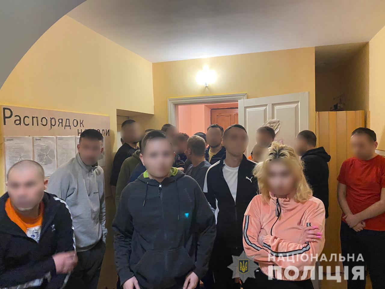 Поліцейські Київщини викрили групу осіб, які незаконно утримували людей у псевдореабілітаційному центрі