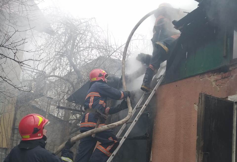 Івано-Франківська область: вогнеборці Івано-Франківська врятували чоловіка під час ліквідації пожежі в недіючій будівлі в обласному центрі