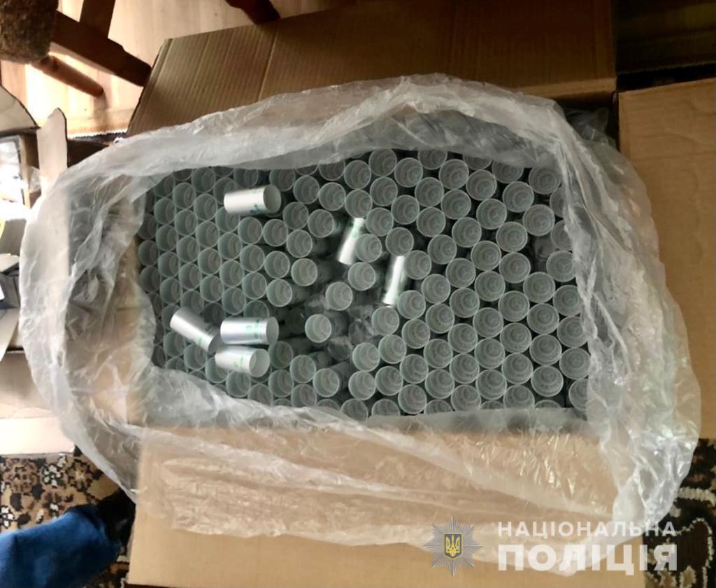 В Ужгороді поліцейські припинили злочинну діяльність групи осіб з виготовлення підакцизних товарів