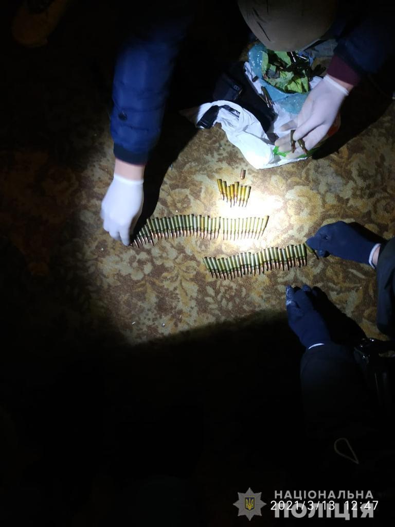 На Луганщині правоохоронці затримали торговця зброєю та боєприпасами