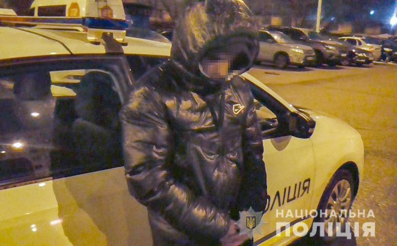 На столичному Печерську з авто іноземця правоохоронці вилучили зброю