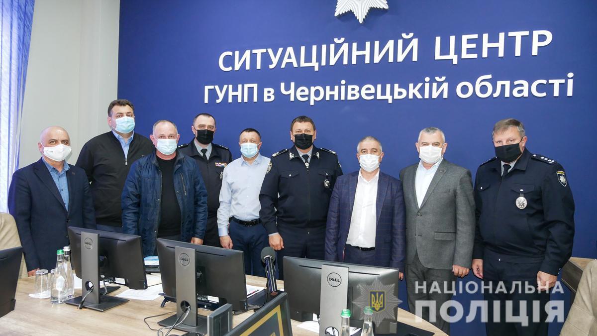 Керівник поліції Чернівецької області обговорив з головами ОТГ стан запровадження проєкту «Поліцейський офіцер громади»