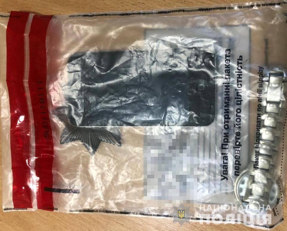 Поліцейські оперативно затримали іноземця, який пограбував одесита