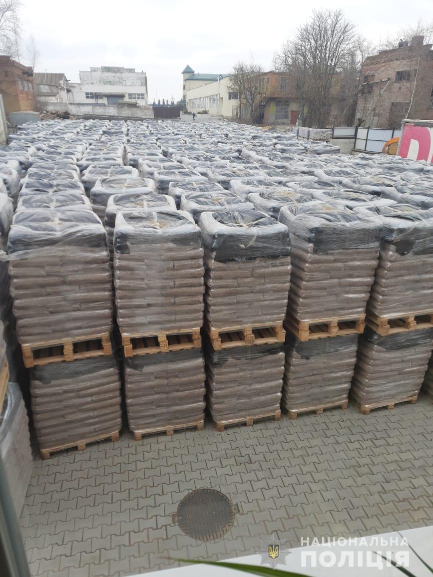 На Вінниччині поліцейські викрили організовану злочинну групу, яка налагодила схему розкрадання лісопродукції