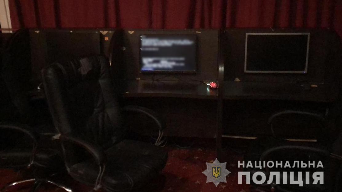 Одеські поліцейські припинили незаконну діяльність грального клубу на вулиці Одарія