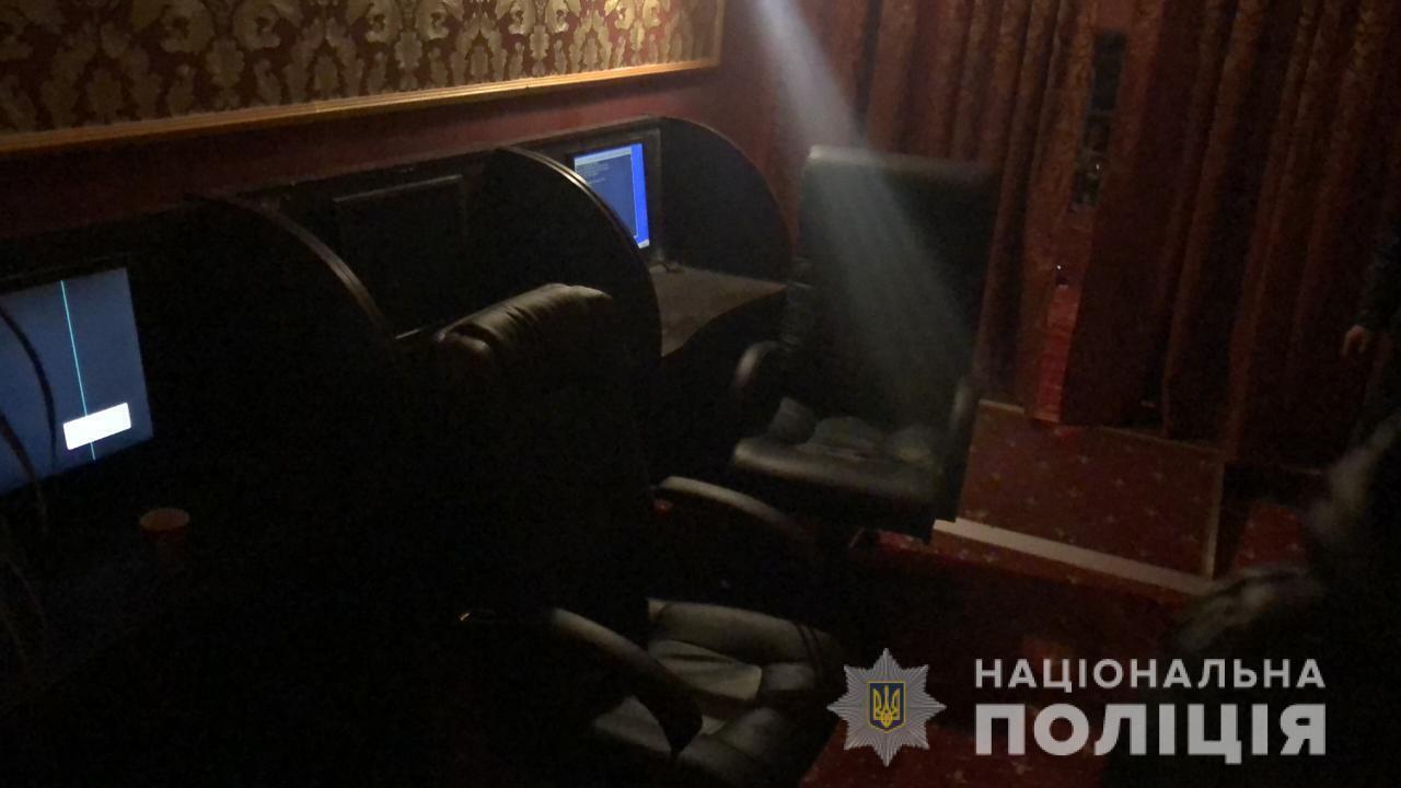 Одеські поліцейські припинили незаконну діяльність грального клубу на вулиці Одарія