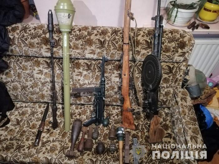 Харківські оперативники викрили групу осіб, причетних до торгівлі зброєю