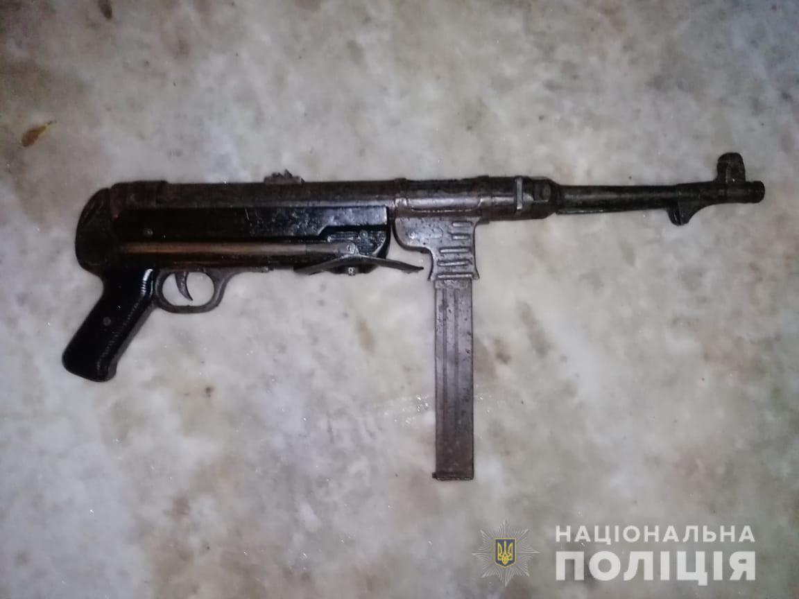 Харківські оперативники викрили групу осіб, причетних до торгівлі зброєю