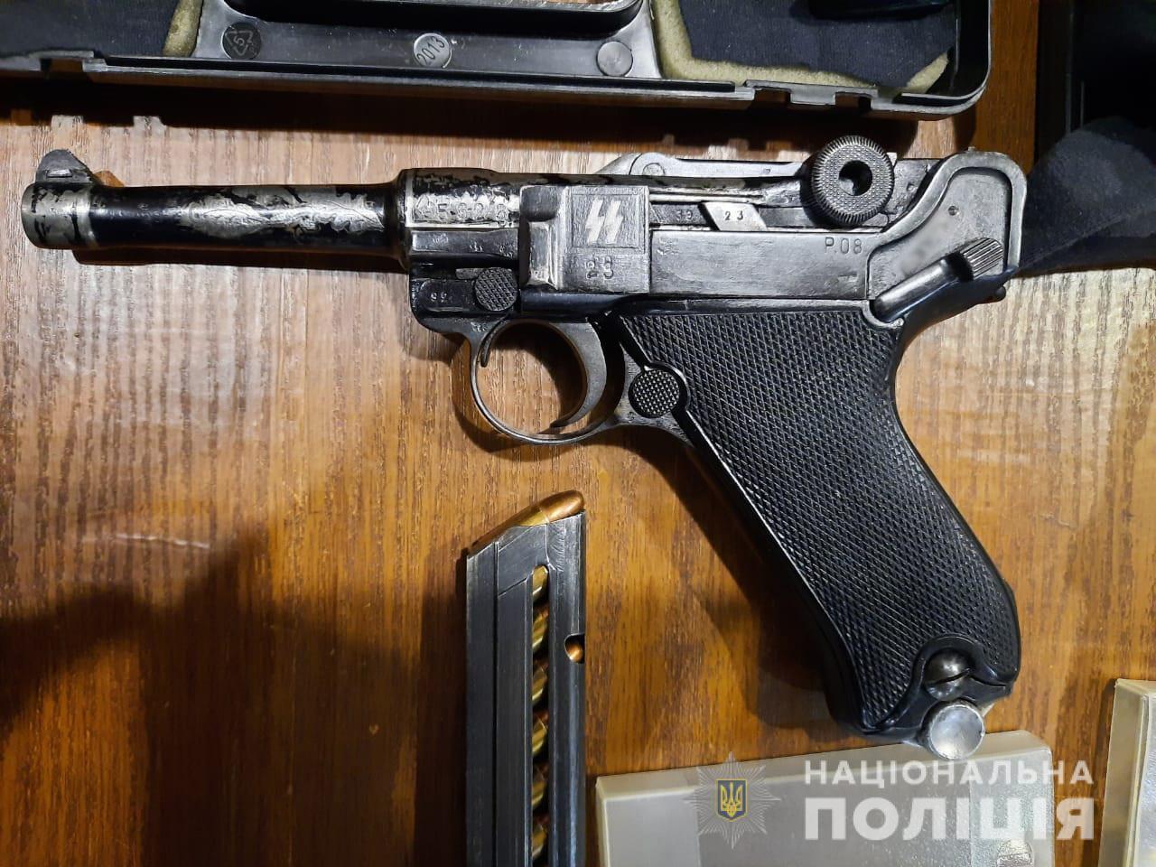 Харківські оперативники викрили групу осіб, причетних до торгівлі зброєю
