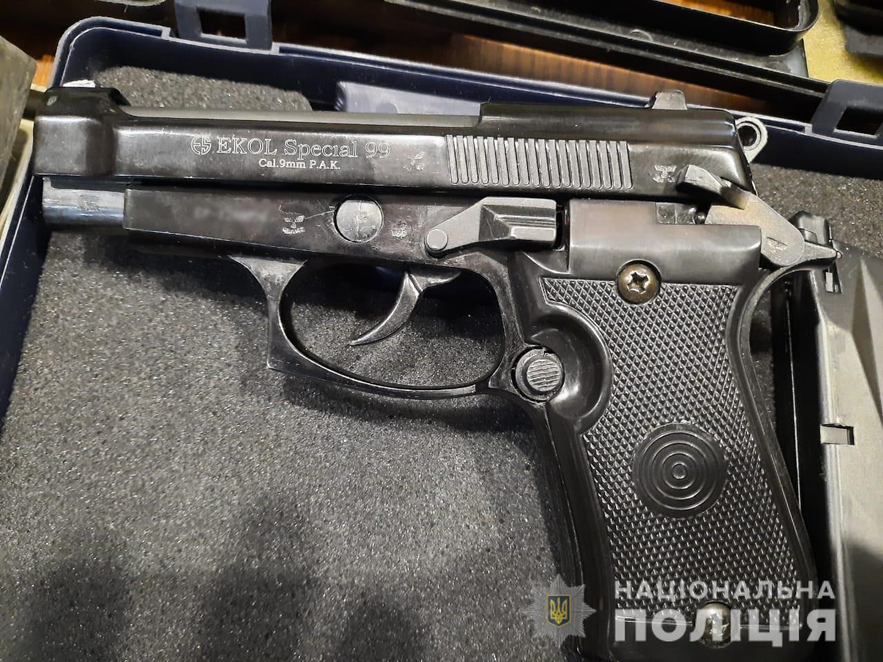 Харківські оперативники викрили групу осіб, причетних до торгівлі зброєю