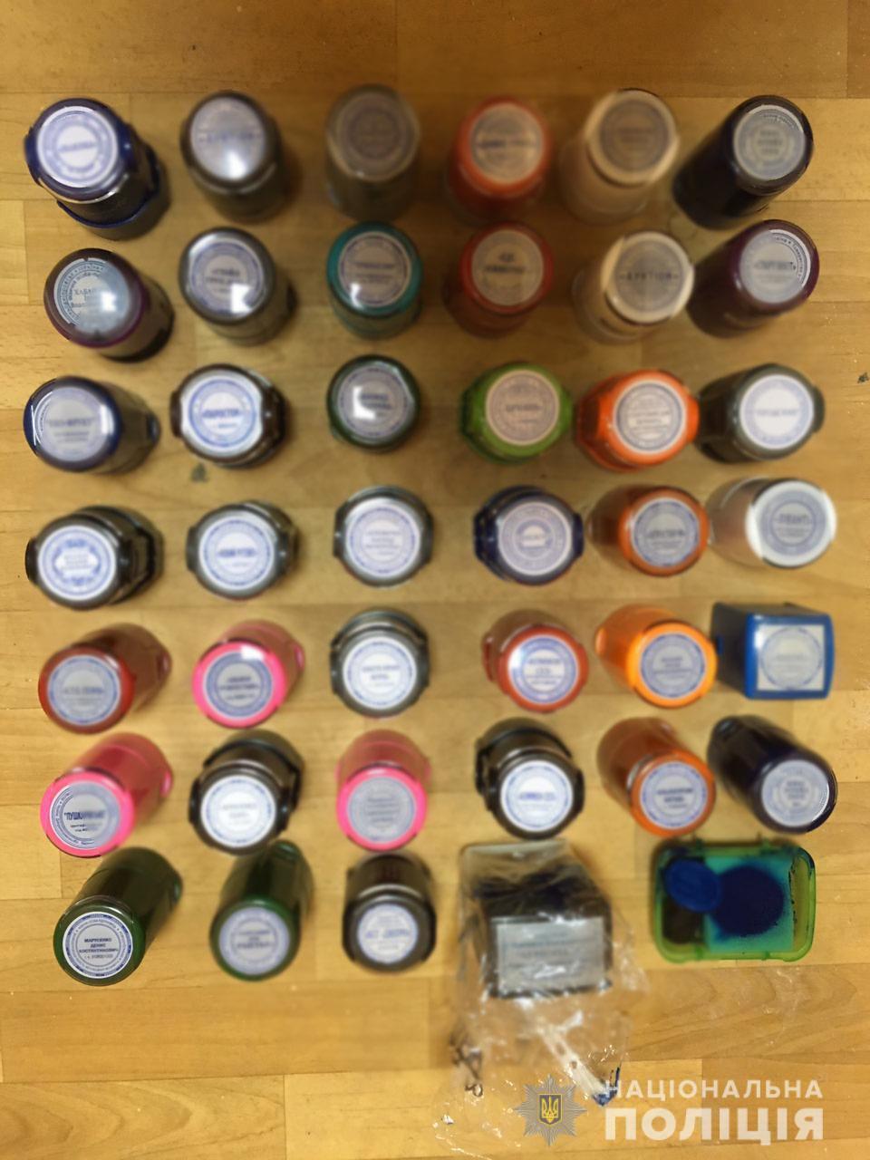 На Дніпропетровщині поліцейські затримали членів злочинної групи, які організували конвертаційний центр для відмивання грошей