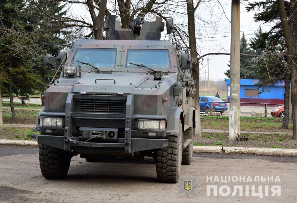 Правоохоронці зі складу ООС провели відпрацювання міста Гірняк та смт Курахівка