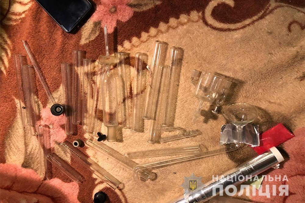 На Прикарпатті працівники поліції затримали групу наркоторговців, причетних до виготовлення та збуту амфетаміну