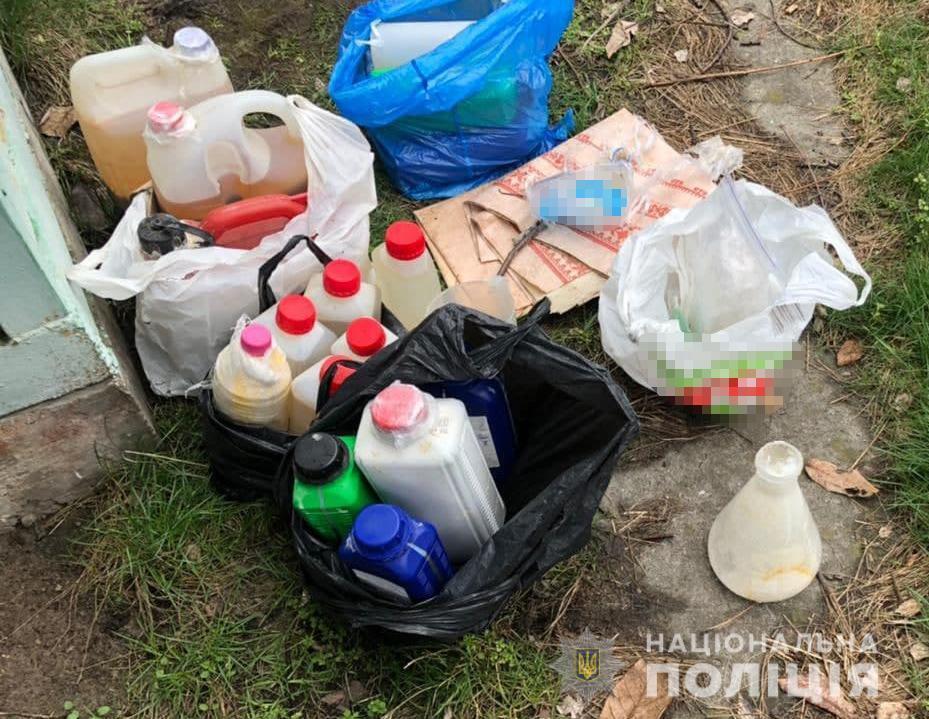 У Києві поліцейські викрили нарколабораторію – зловмисники збували готовий товар в СІЗО та по місту через служби таксі