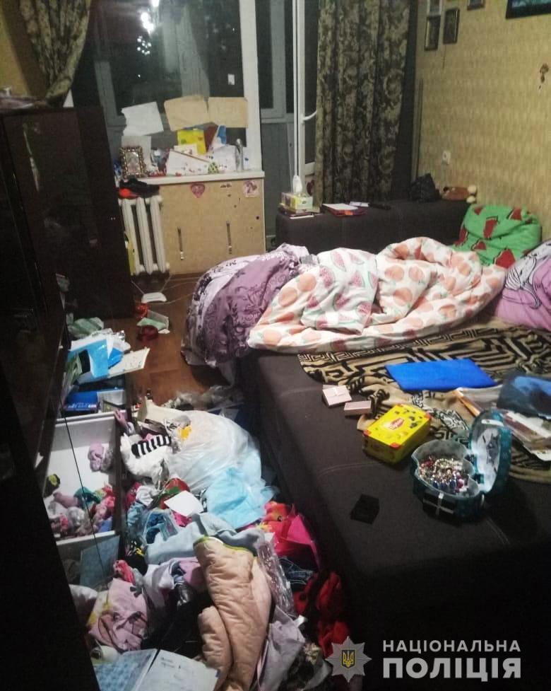 У Миколаєві оперативники та спецпризначенці КОРД затримали групу квартирних крадіїв з Одещини