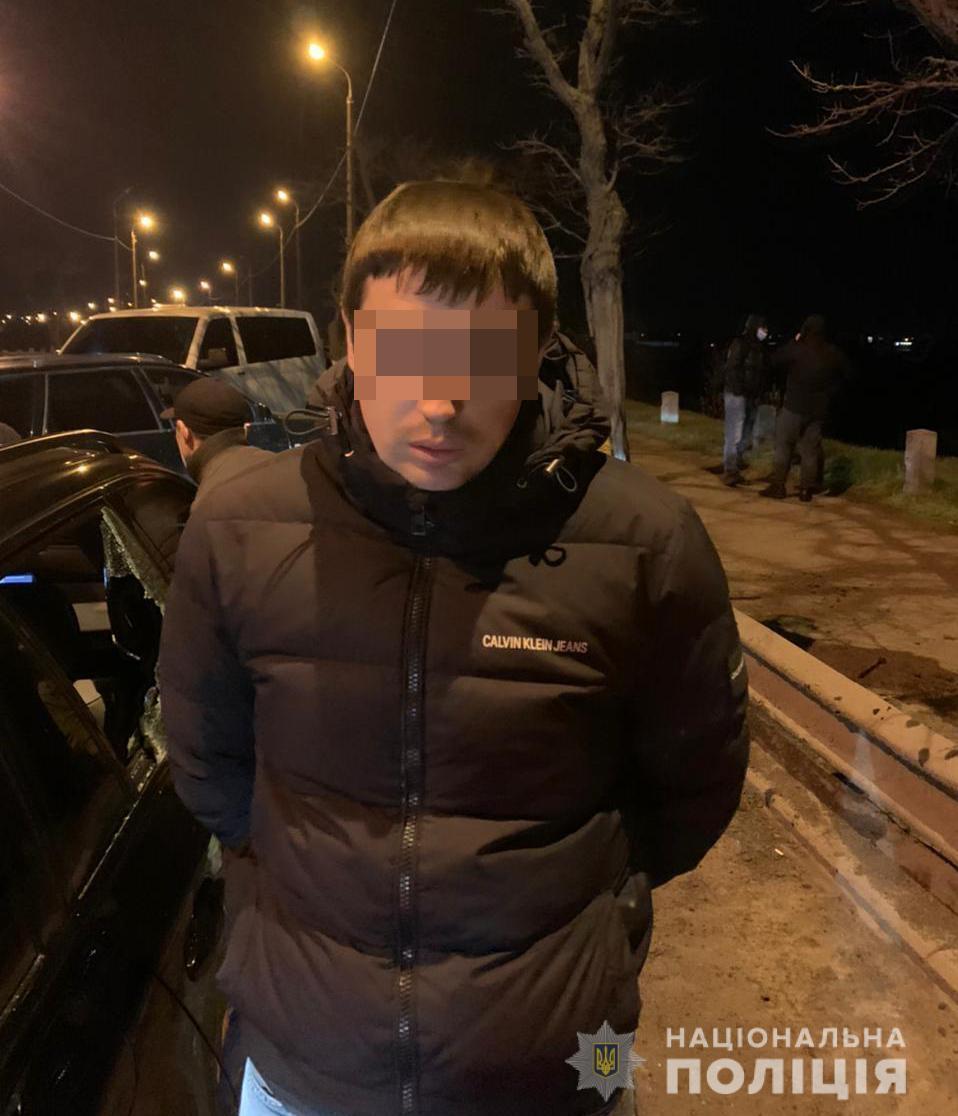 У Миколаєві оперативники та спецпризначенці КОРД затримали групу квартирних крадіїв з Одещини