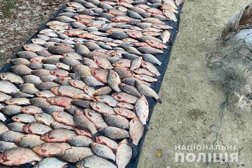На Хмельниччині поліцейські затримали браконьєра із сусідньої області, у якого вилучили майже 250 кг риби