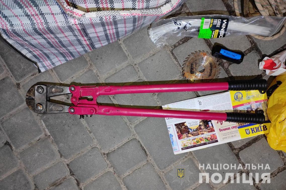 Поліцейські Волині затримали злочинну групу, яка вчинила крадіжку на майже 5 мільйонів