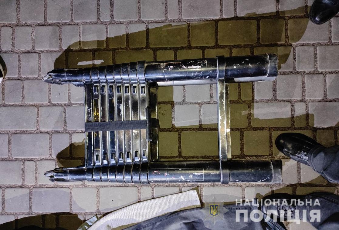 Поліцейські Волині затримали злочинну групу, яка вчинила крадіжку на майже 5 мільйонів