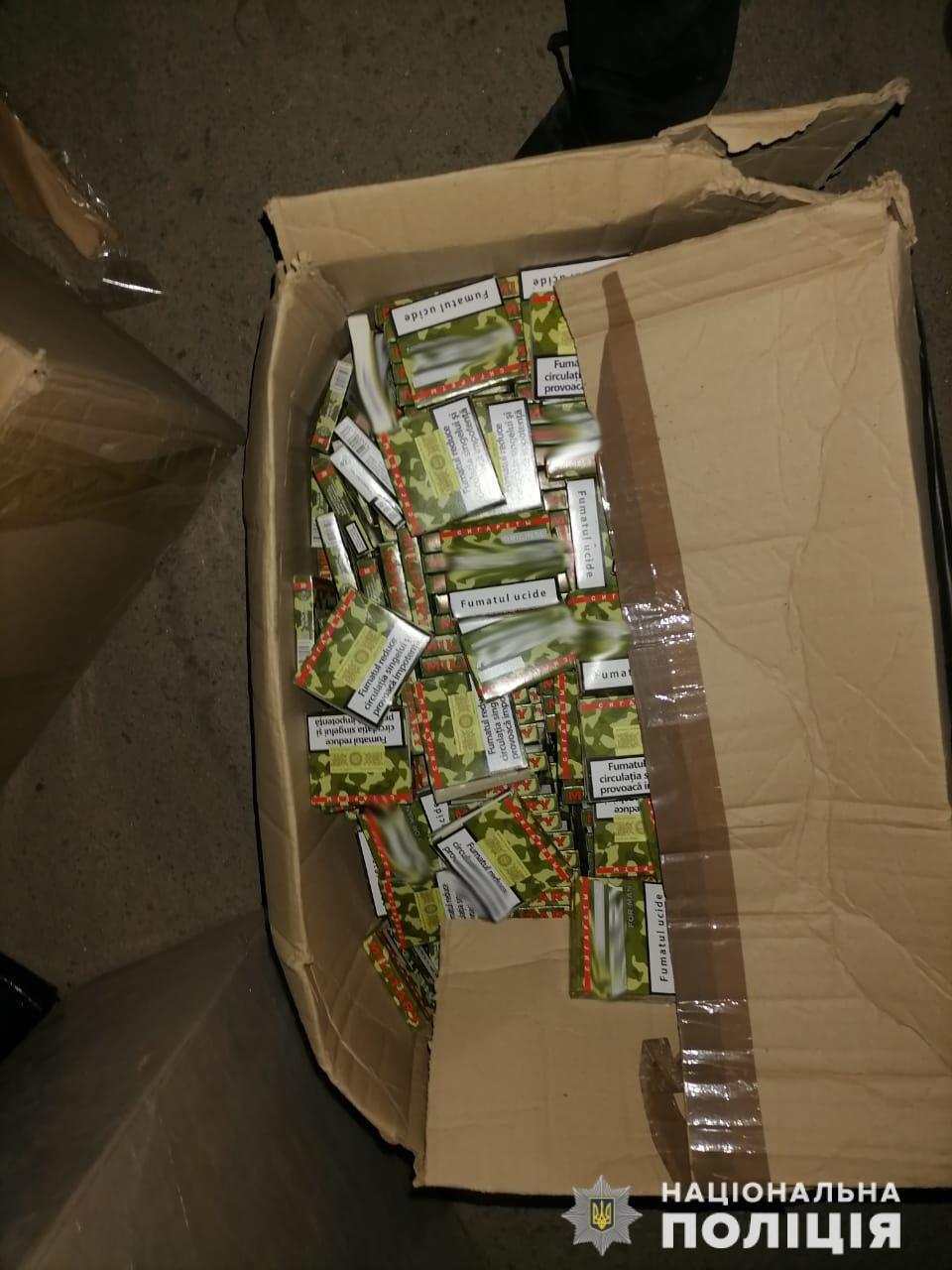 Вінницькі поліцейські викрили канал постачання контрабандних цигарок в Україну