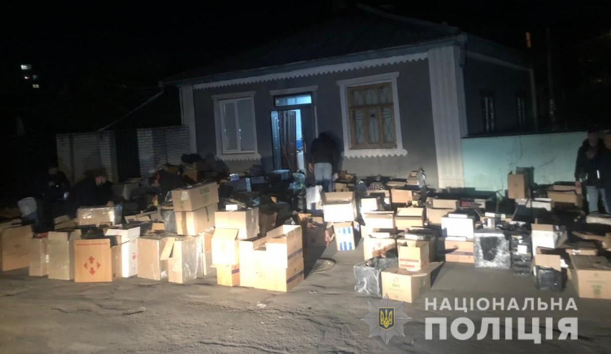 Вінницькі поліцейські викрили канал постачання контрабандних цигарок в Україну