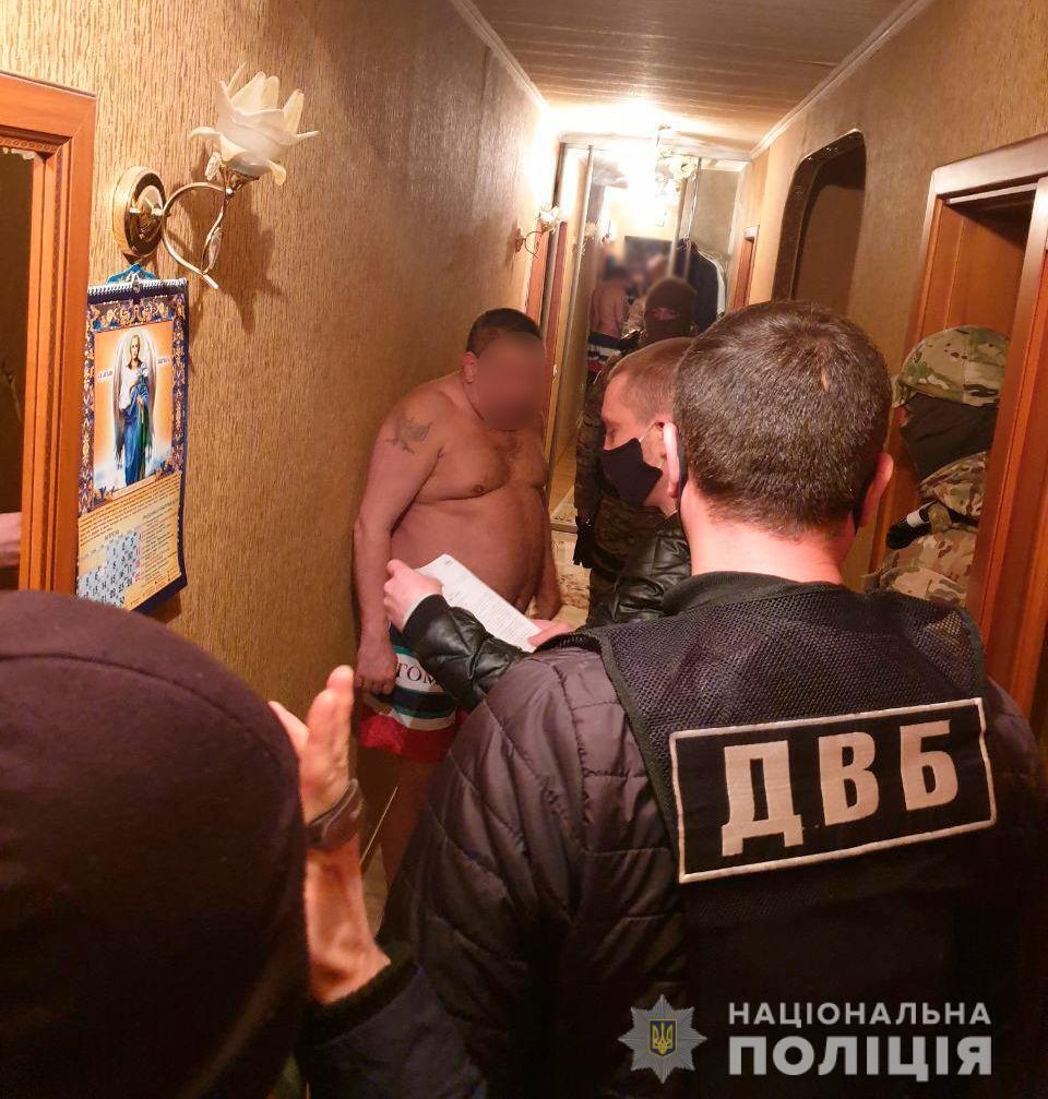 На Харківщині правоохоронці провели спецоперацію для затримання банди «чорних ріелторів»