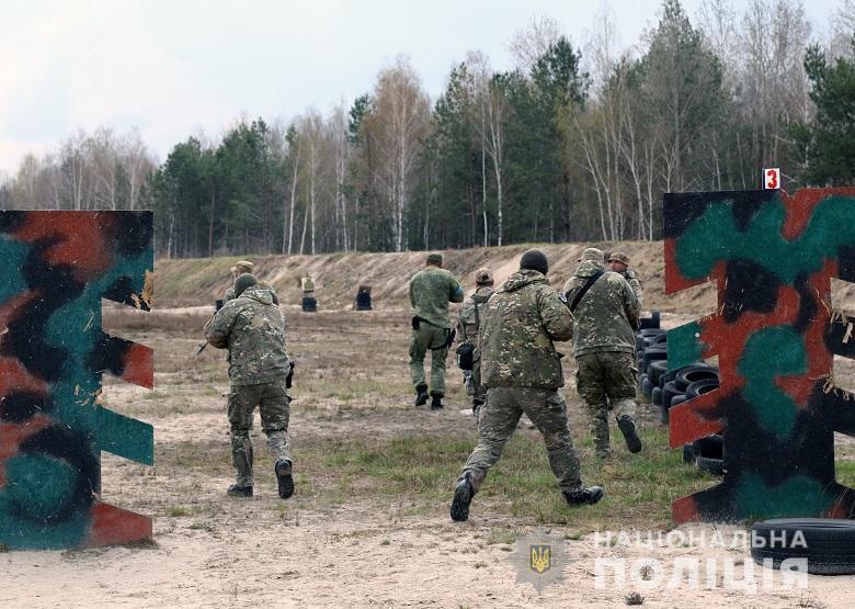 Поліцейські київського зведеного загону пройшли навчання на полігоні