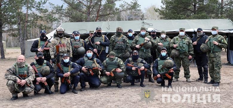 Поліцейські київського зведеного загону пройшли навчання на полігоні